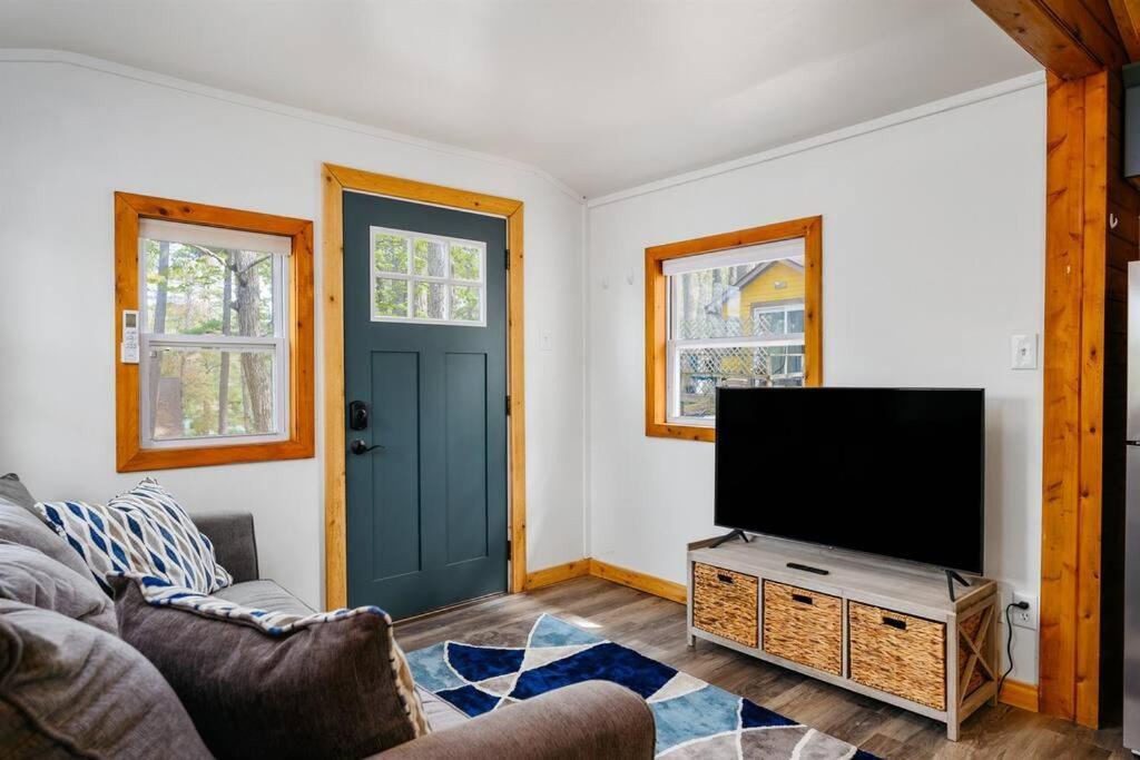 Cozy Cottage On Arbutus Lake Traverse Stadt Exterior foto